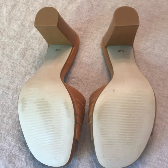 SALE!!! Talbots Leather Heels - Picture 3 of 7